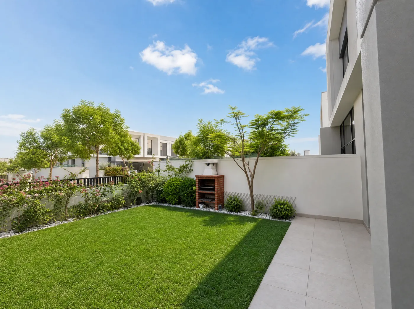 Dubai'de sıra ev bahçesi
