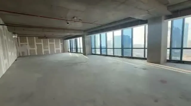 Business Bay'deki inşaat halindeki ofis için danışmanın gönderdikleri