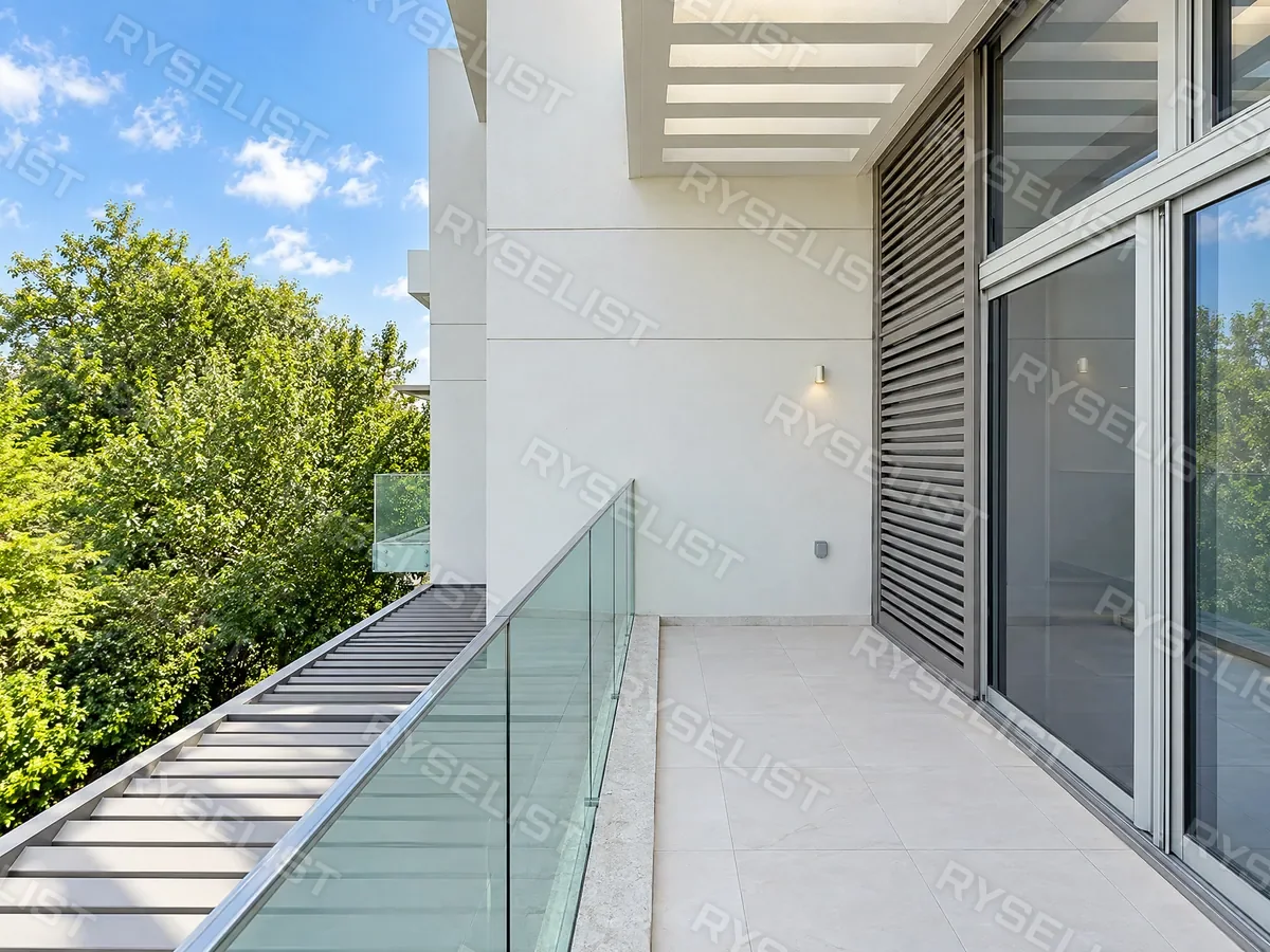 64 photos before 8:20, delivered listing photo 13