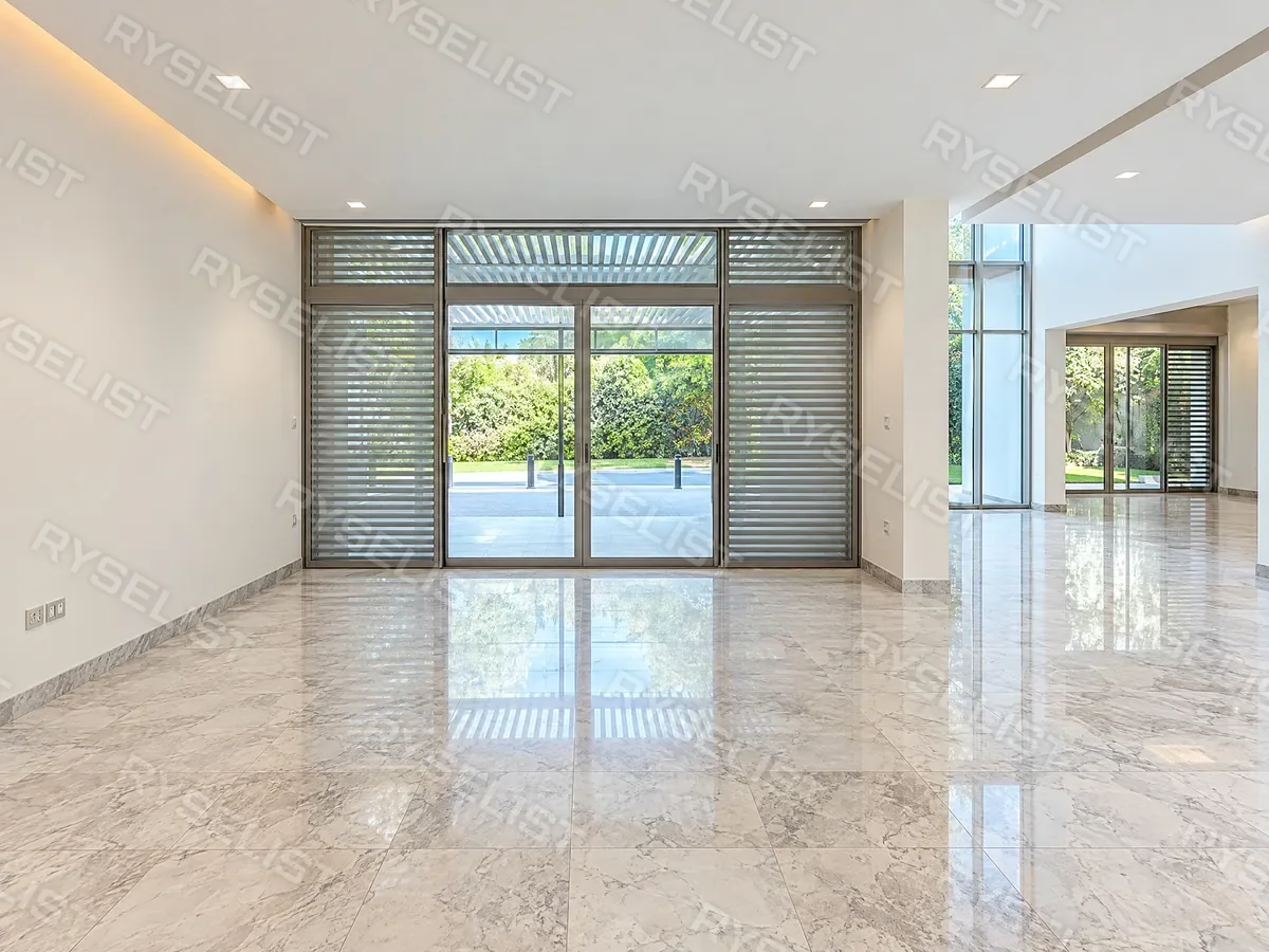 64 photos before 8:20, delivered listing photo 23