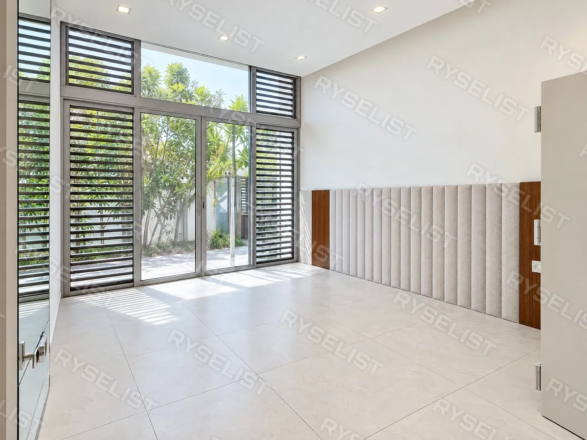 64 photos before 8:20, delivered listing photo 40