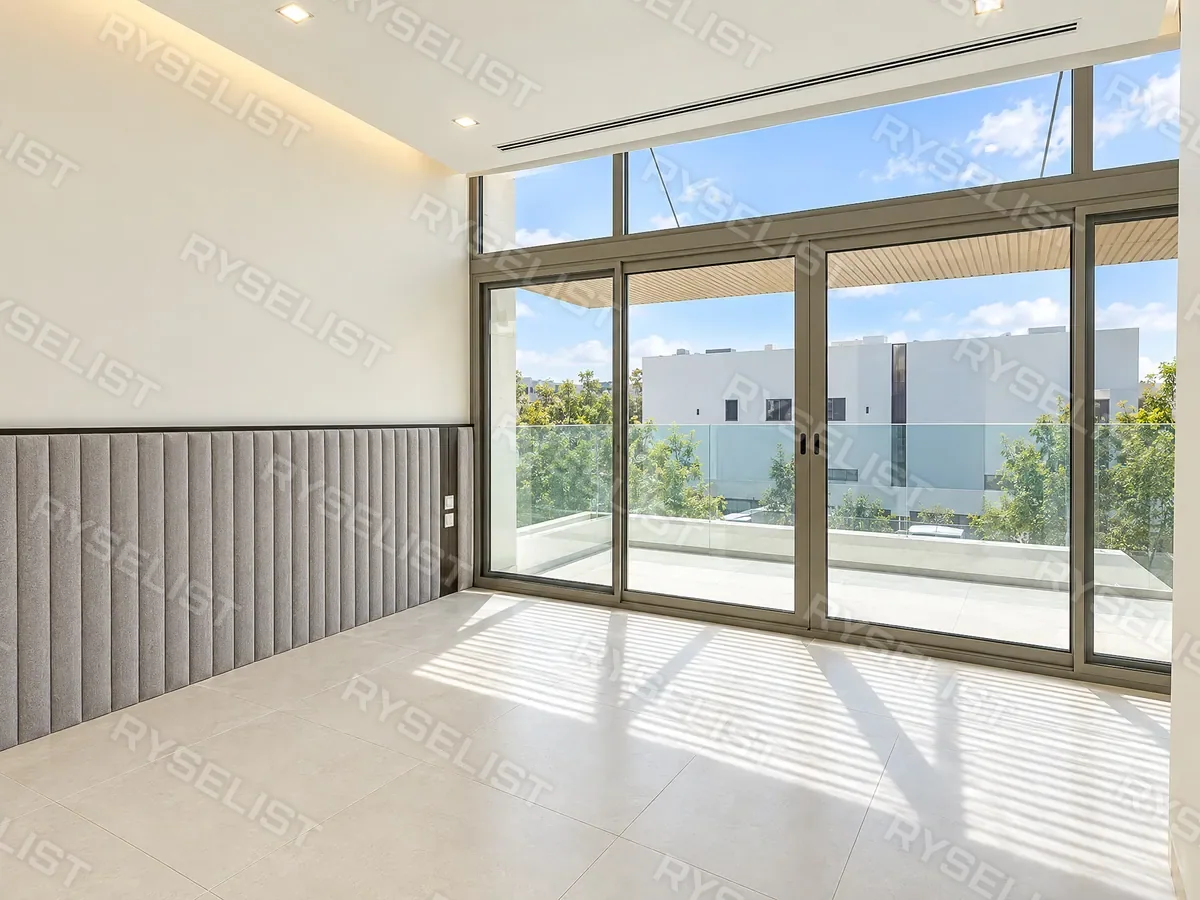 64 photos before 8:20, delivered listing photo 49