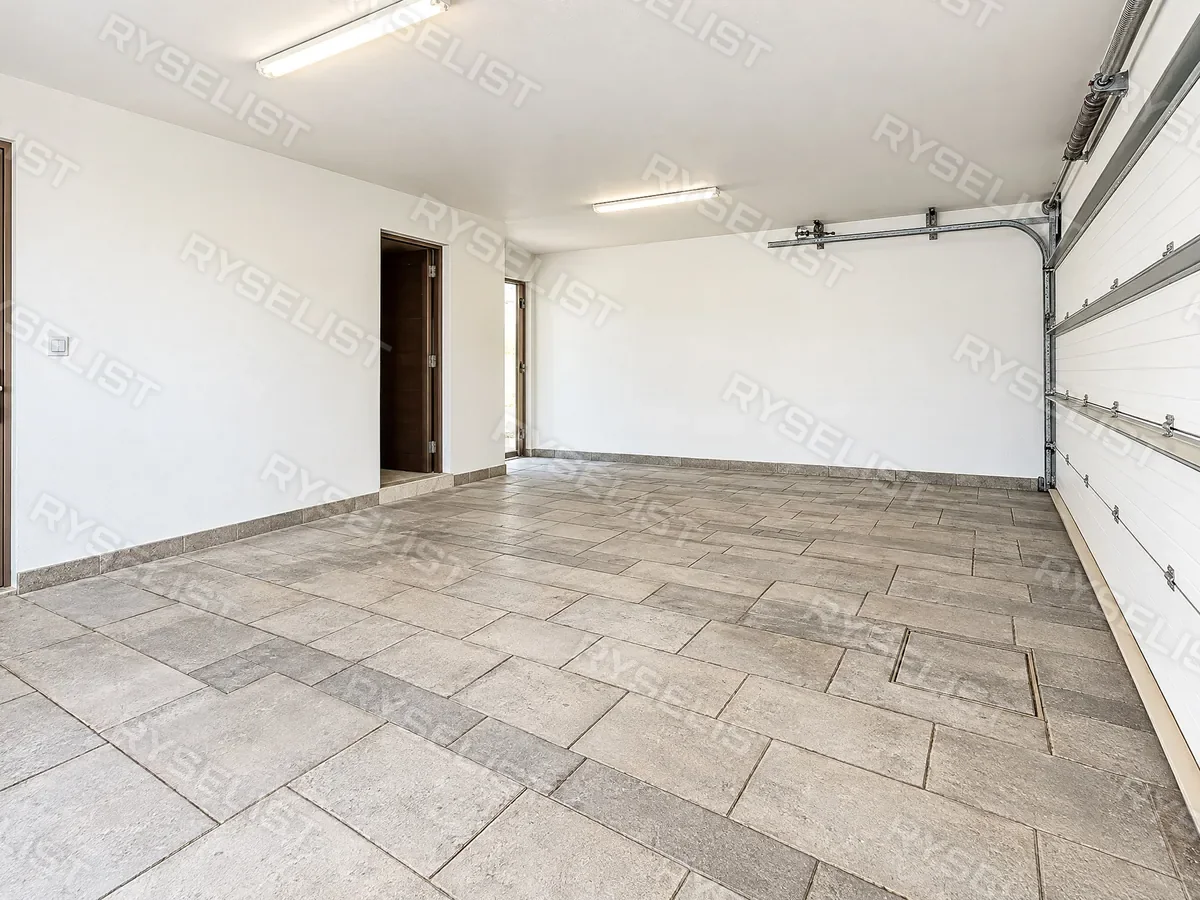 64 photos before 8:20, delivered listing photo 57