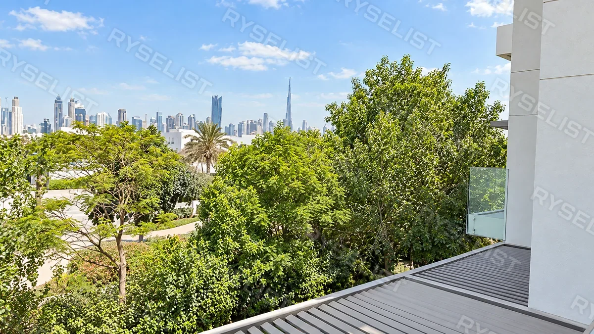 The balcony, the finished listing photo