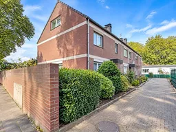 Mehrfamilienhaus: fertiges Immobilienfoto