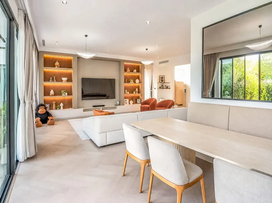 Finished living room photo from the same Dubai listing